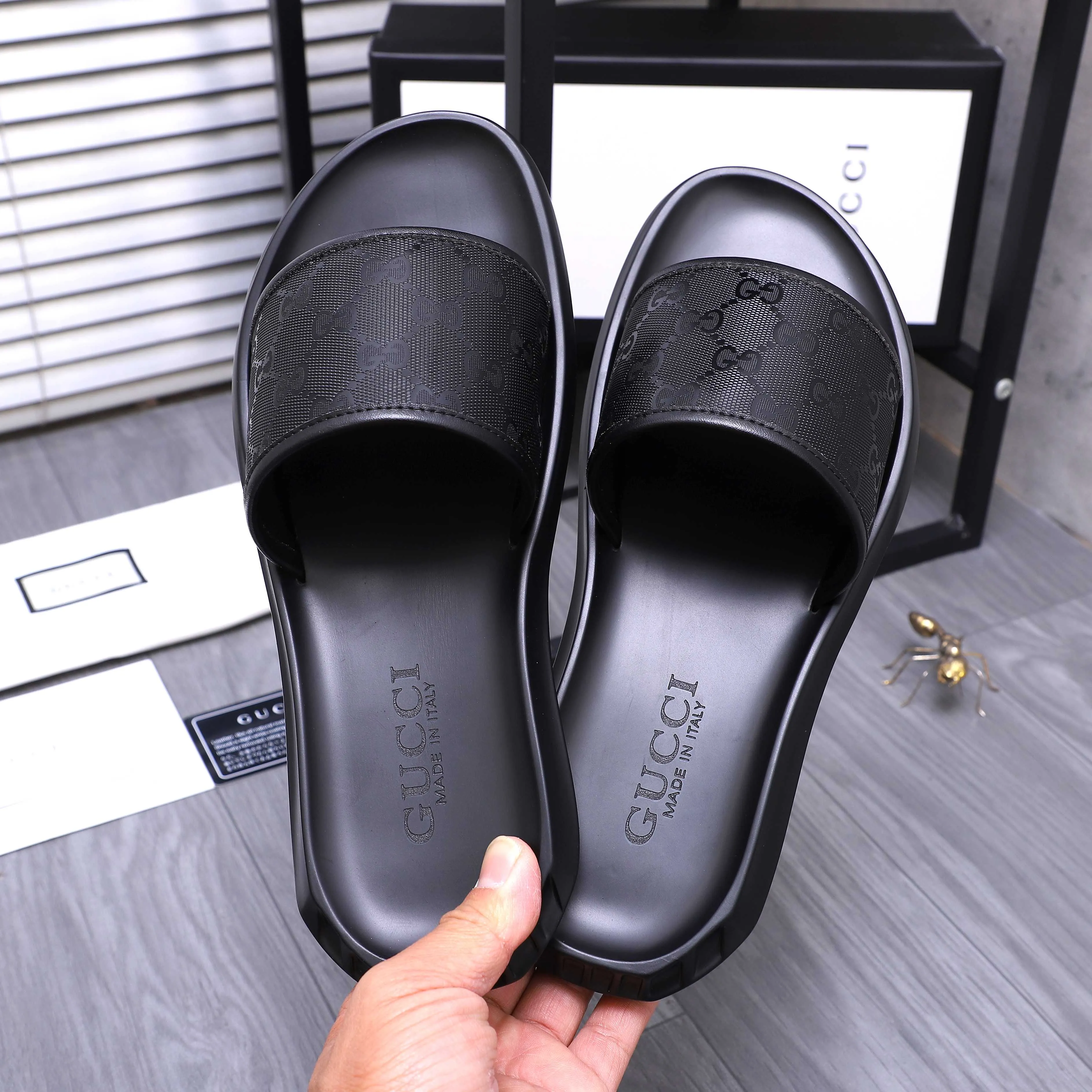 Men's shoes 💰280 Product trademark: GUCCI "Gucci" slippers Regular size: 38-44 (45.46 custom-made, non-returnable) Product materials: Selected cowhide printed upper, instep imitation leather lining, original outsole